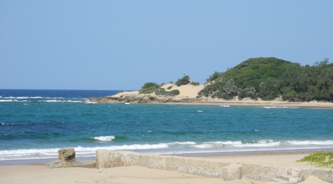 Sleeping in Tofo: We Can’t Be Bothered to Carry Our Things to the Beach