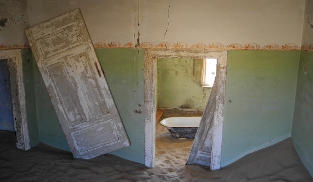 Ghost Town & Flamingoes: A Trip to Kolmanskop & Luderitz