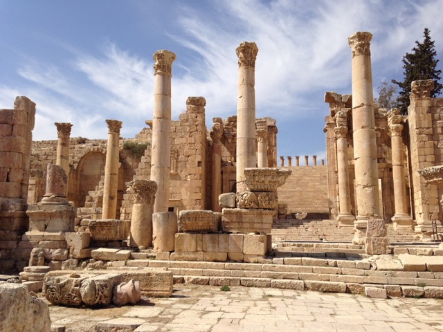 Jerash: The Most Spectacular Roman Ruins You've Never Heard Of - www.nonbillablehours.com #travel #jordan