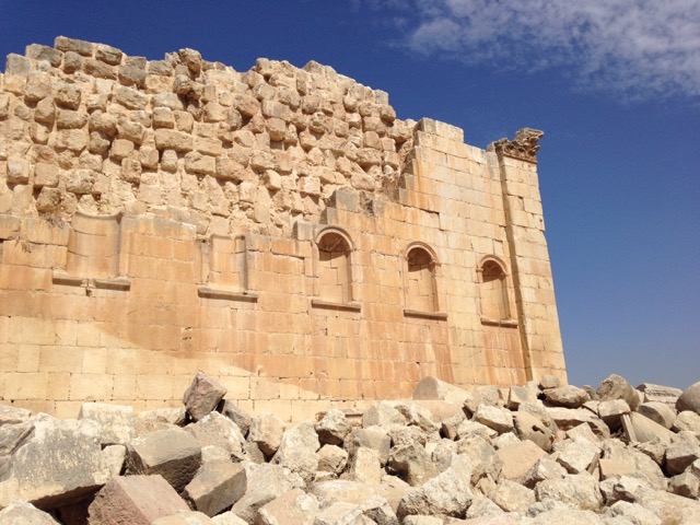 Jerash: The Most Spectacular Roman Ruins You've Never Heard Of - www.nonbillablehours.com #travel #jordan